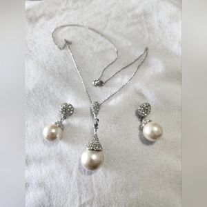 Silver necklace with Swarovski  stone